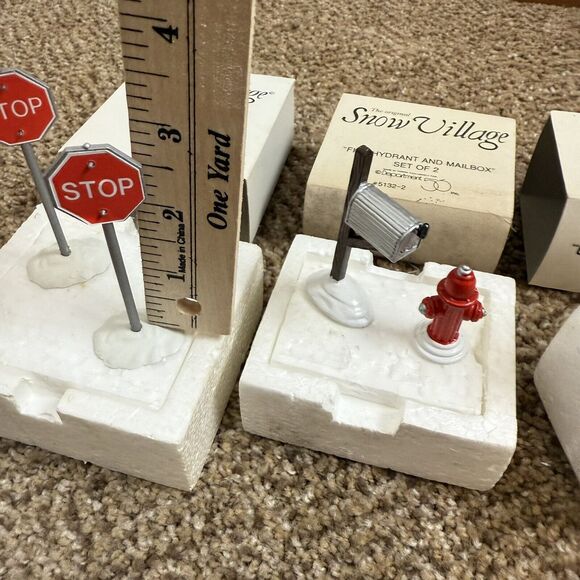 Lot Of 3 Dept 56 Set Trash Cans. Fire Hydrant And Mailbox, And Set Of Stop Signs - Picture 11 of 13